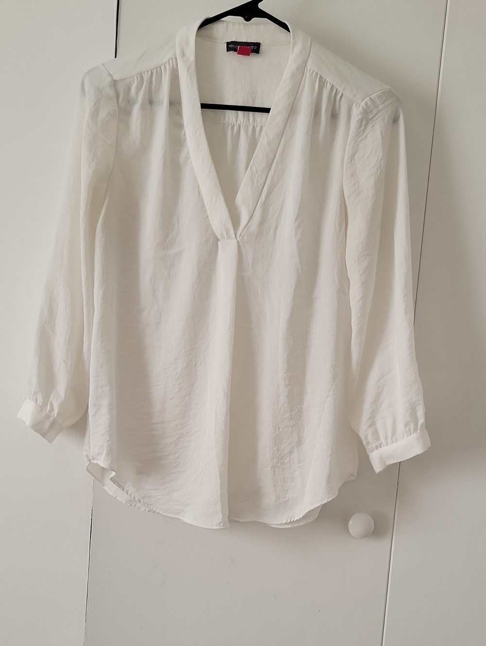 Vince Camuto White V-Neck Lightweight Blouse